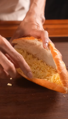 Bánh mì gà phô mai