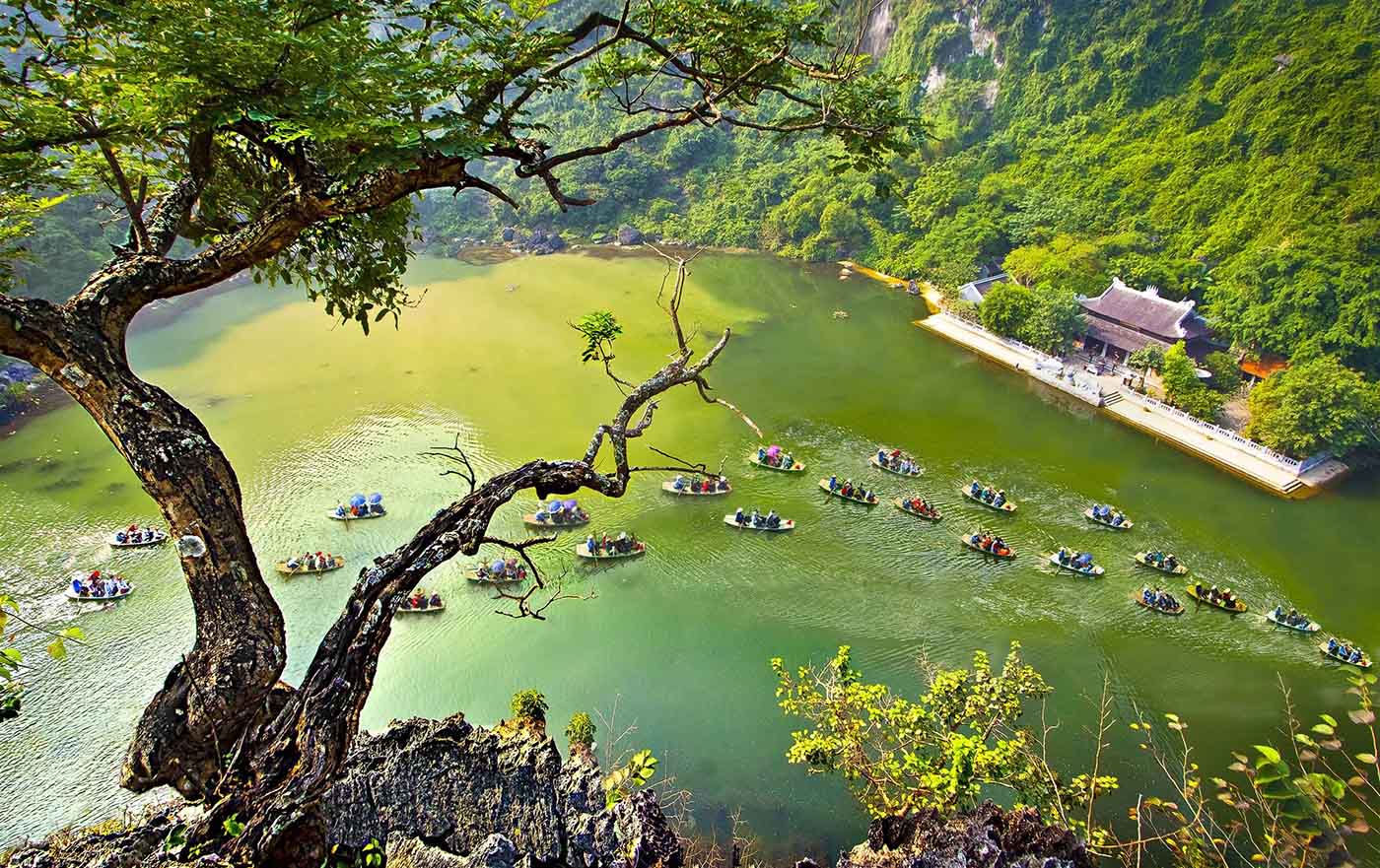 TOP 10 ĐỊA ĐIỂM DU LỊCH CHO DOANH NGHIỆP TẠI MIỀN BẮC: LỰA CHỌN HOÀN HẢO CHO HOẠT ĐỘNG TEAM BUILDING VÀ NGHỈ DƯỠNG 4 Quần Thể Danh Thắng Tràng An