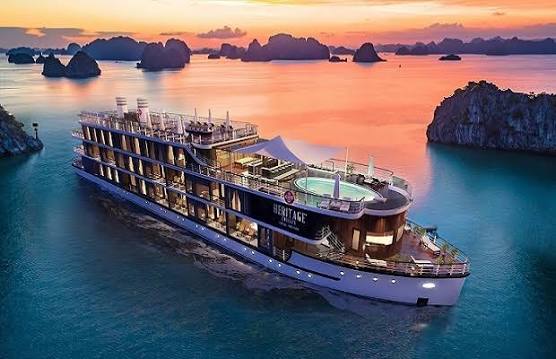TOP 10 ĐỊA ĐIỂM DU LỊCH CHO DOANH NGHIỆP TẠI MIỀN BẮC: LỰA CHỌN HOÀN HẢO CHO HOẠT ĐỘNG TEAM BUILDING VÀ NGHỈ DƯỠNG 6 Du lịch tại Vịnh Hạ Long (Quảng Ninh)